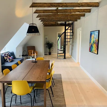 Aday - Modern Living - Cozy - Center *